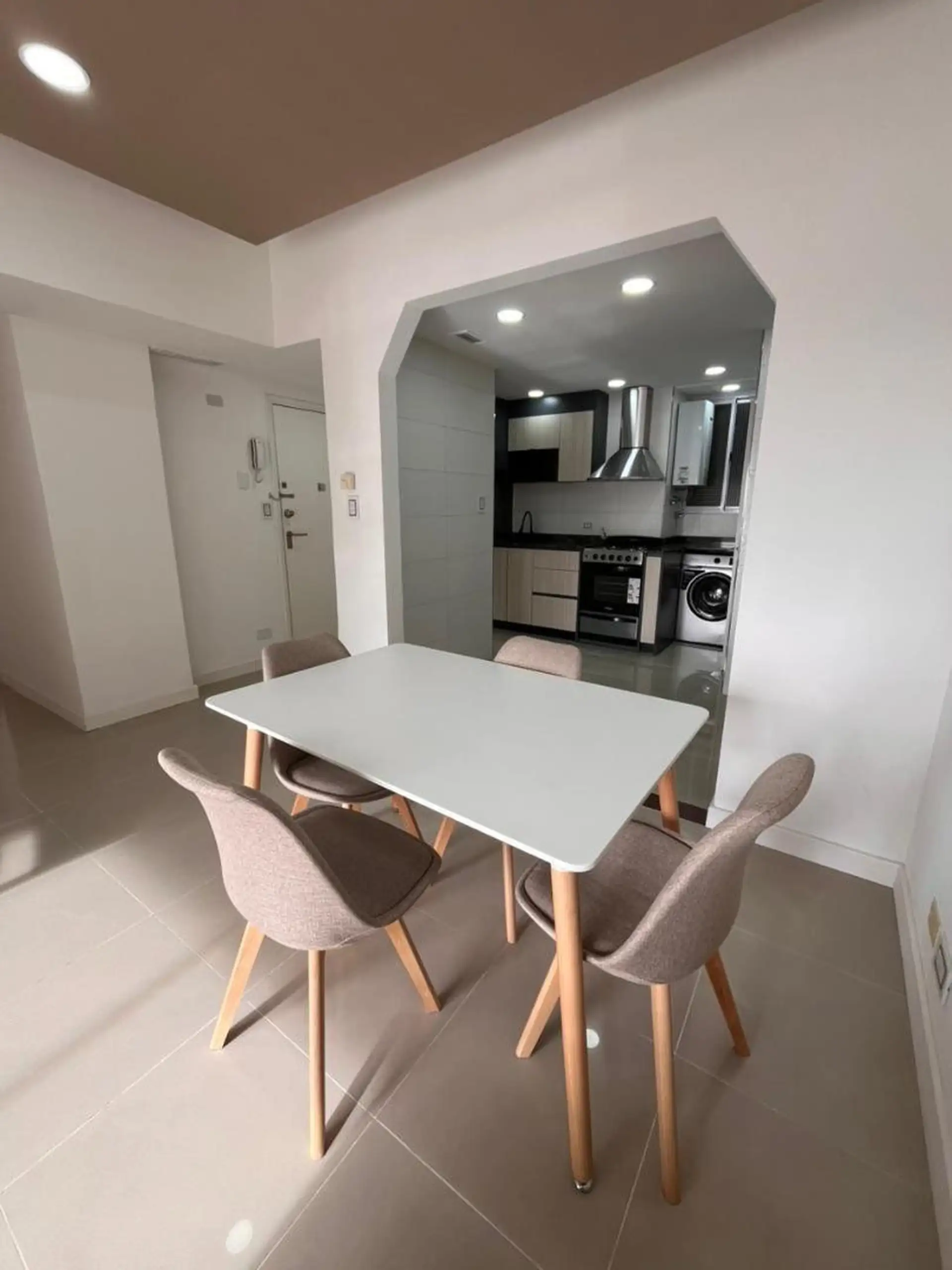Venta de departamento - 3 ambientes - A la calle - Balcón saliente - Vista al mar - Centro