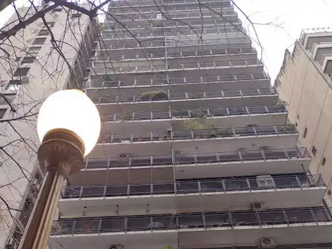 RECOLETA, AMPLIO TRES AMBIENTES , PISO ALTO, MARAVILLOSA VISTA, ZONA TURISTICA POR EXCELENCIA