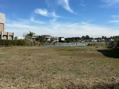 VENTA DE LOTE EN LAGOS DE CANNING CON FONDO AL LAGO