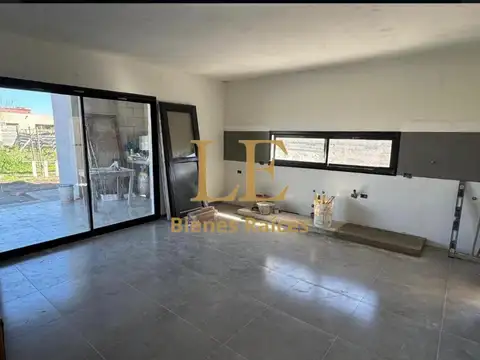 Casa 5 ambientes con 4 baños