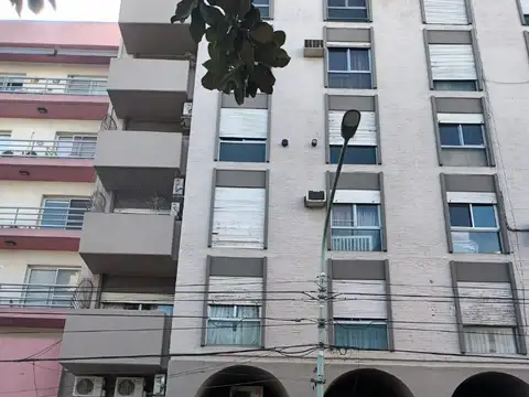 TRES AMBIENTES EN QUILMES CENTRO. OPORTUNIDAD. CONSULTE.