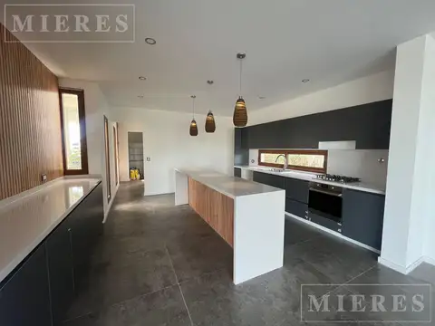 Casa en Alquiler al Este