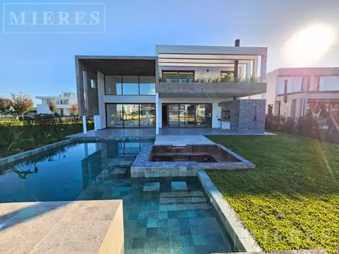 Casa en alquiler anual con lote al Lago Central en Virazón, Nordelta-