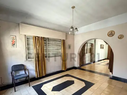 PH de 3 ambientes con jardín y cochera, ubicado en Caseros