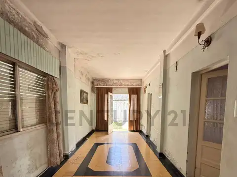 PH de 3 ambientes con jardín y cochera, ubicado en Caseros