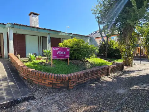 CASA EN CENTRO DE FEDERACION ENTRE RIOS - UBICACION INMEJORABLE