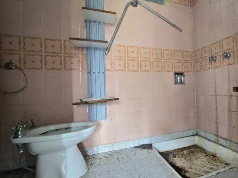 CASA EN CENTRO DE FEDERACION ENTRE RIOS - UBICACION INMEJORABLE