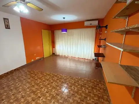 monoambiente con cocina independiente y baño completo