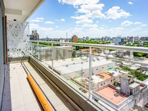 Venta monoambiente barrio Luis Agote con balcón al frente.