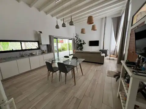Casa en Venta con 3 cocheras