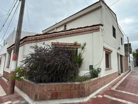 VENTA CASA 4 DORMITORIOS ALTA CORDOBA