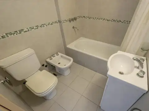 Departamento en venta en Balvanera MONOAMBIENTE AL FRENTE CON BALCON   CON COCHERA Y BAULERA