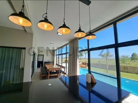 Casa 6 ambientes con 2 baños