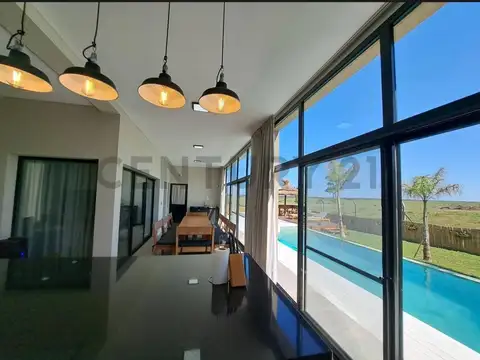 Casa en Venta en Las Calandrias, USD 260.000