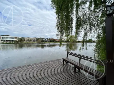 Casa en venta con 3 dormitorios al lago en Villanueva