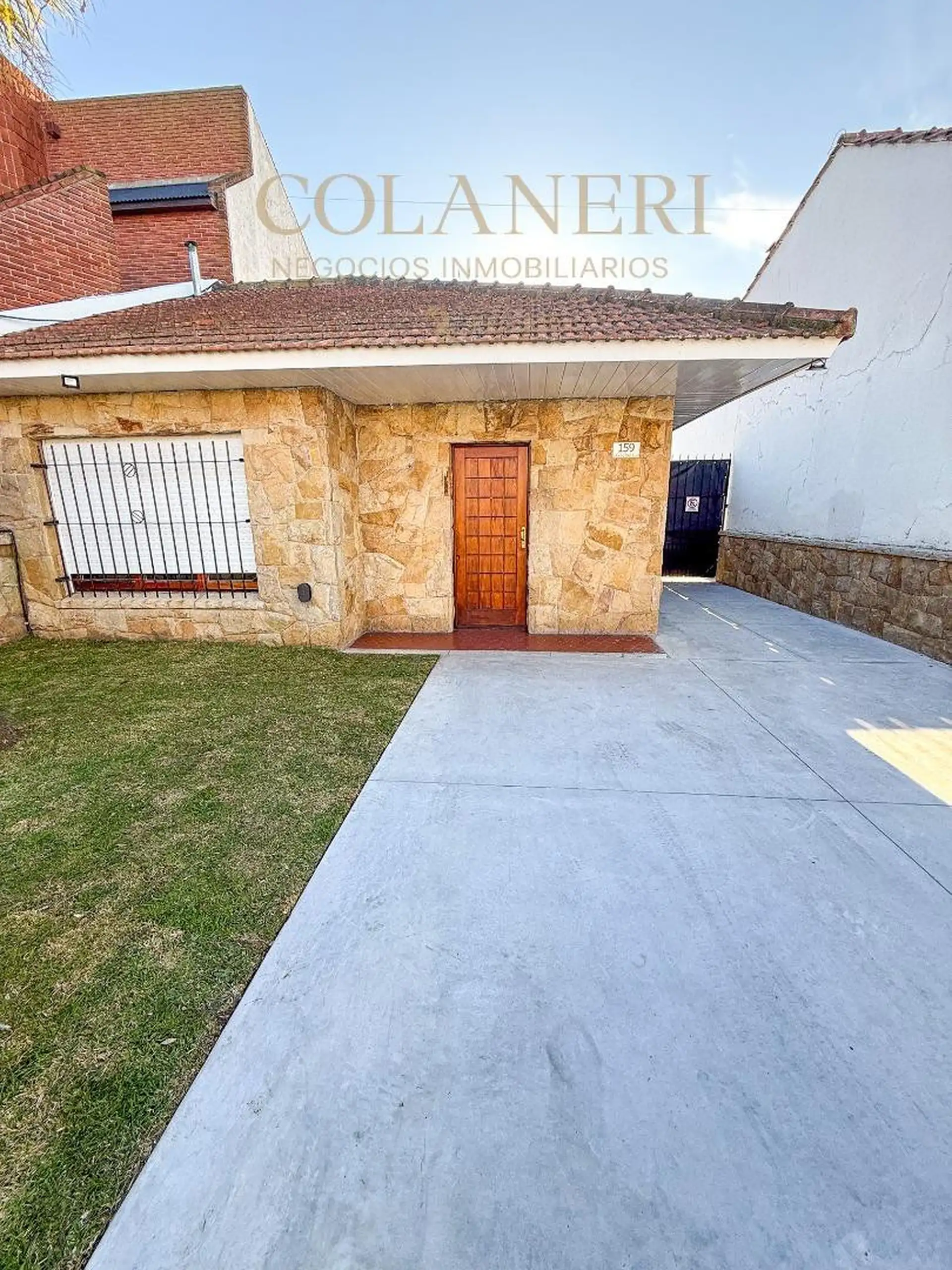 Chalet en Alquiler con Parque, Quincho y Garage/Parque Luro