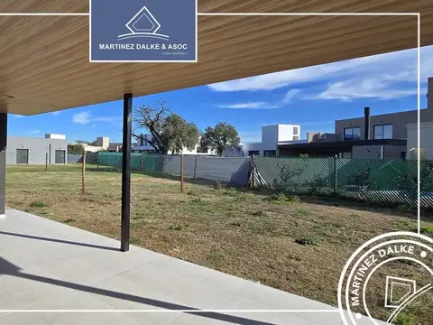 Casa 4 ambientes con 3 baños