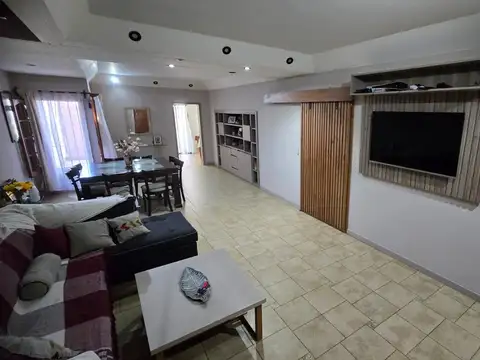 Casa 7 ambientes con 3 baños