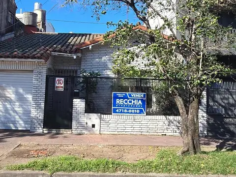 Casa en venta 3 amb! c/ patio. Garage/ oficina.