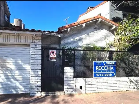 Casa en venta 3 amb! c/ patio. Garage/ oficina.