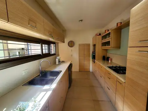 Casa 4 ambientes con 4 baños