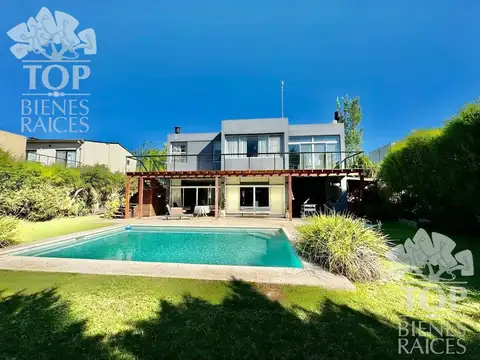 Casa 7 ambientes con 4 baños