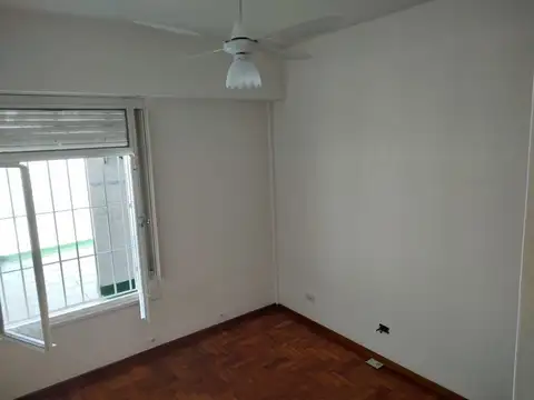 Depto Tipo Casa en Alquiler en Liniers, $ 890.000