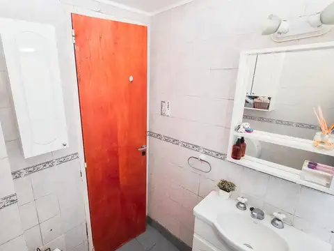 Venta depto 4 ambientes , con balcón al frente - Flores