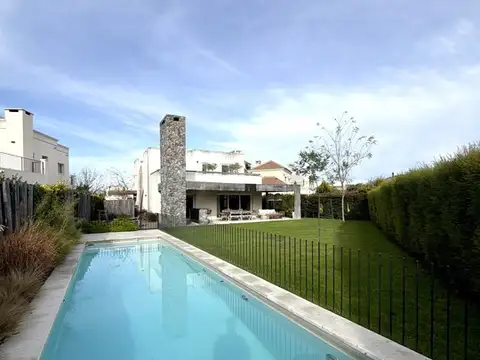 Venta de casa 5 ambientes Barrio Ayres Plaza