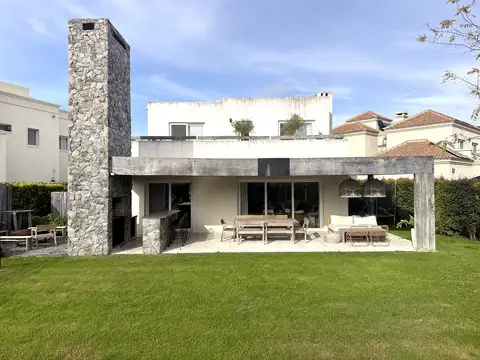 Casa 5 ambientes con 2 baños