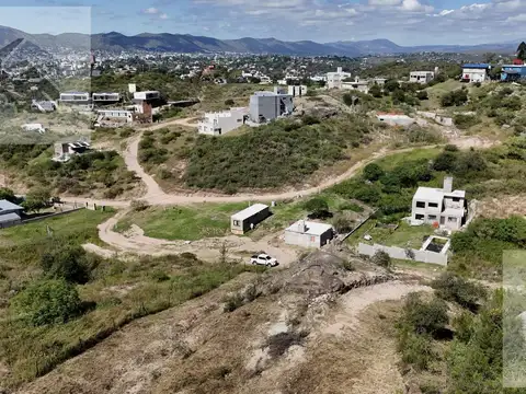 Gran terreno en venta de 2270 metros en Barrio Vistas del Lago / PLA7923118 / 