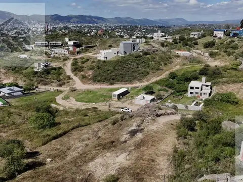 Gran terreno en venta de 2270 metros en Barrio Vistas del Lago / PLA7923118 / 