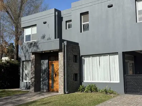 Casa 5 ambientes con pileta, Altos del Sol