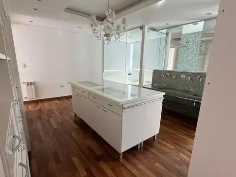 Casa en Venta con 4 cocheras