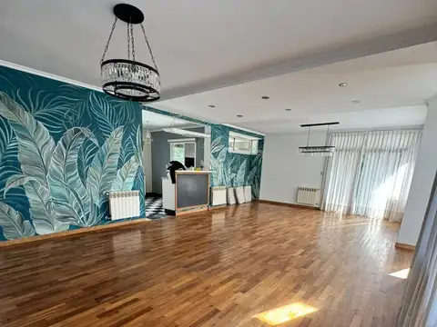 Casa en Venta con 4 cocheras