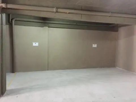 AMPLIA COCHERA EN VENTA EN CALLE LAVALLE 685 EN ROSARIO