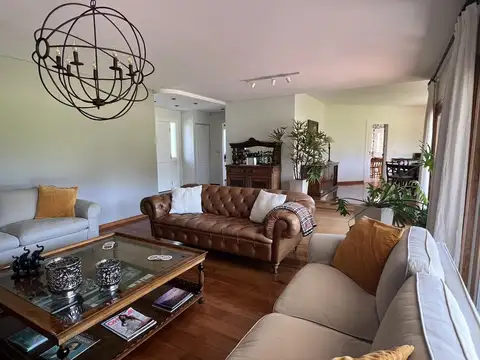 Casa 5 ambientes con 3 baños