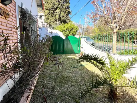 Casa 6 ambientes con 2 baños