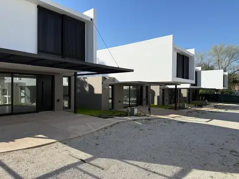 Housing La Escondida - Raul Rina al 8400 - El Refugio