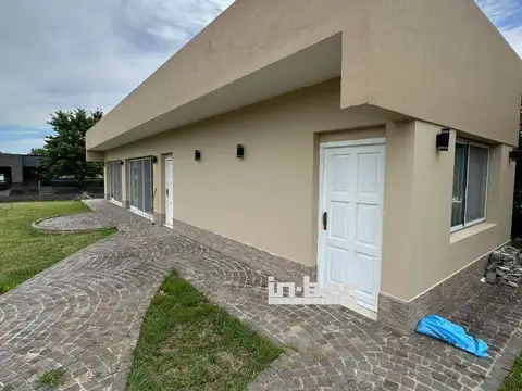 Casa en Alquiler en Berazategui, USD 1.200