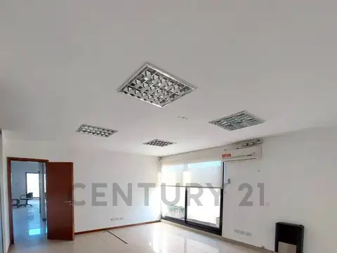 Oficina 12 ambientes con 2 baños