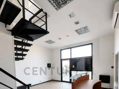 Oficina 12 ambientes con 2 baños