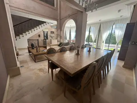 Hauser vende exclusiva propiedad de lujo en Barrio Dalvian