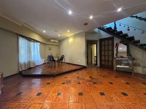 Depto Tipo Casa 4 ambientes con 2 baños