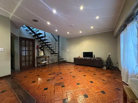 Depto Tipo Casa en Venta de 4 ambientes