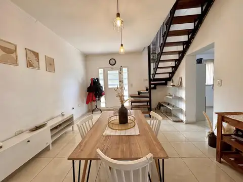 Depto Tipo Casa en Venta de 5 ambientes
