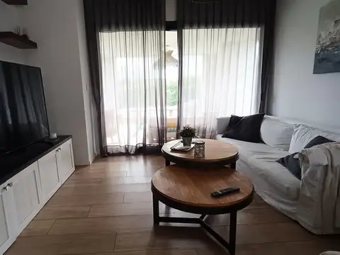 Casa en Alquiler con 1 cochera