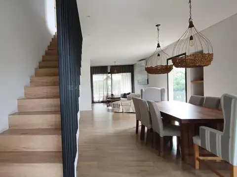 Casa en Alquiler de 3 dormitorios