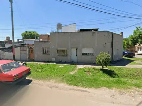 Casa 2 dormitorios en esquina – Iriondo y Sugasti