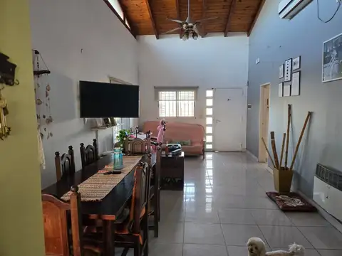 CASA EN VENTA - 2 DORMITORIOS -BARRIOS LAS TARDES